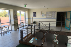 Treppenaufgang mit Eingang zum Gästewohnheim